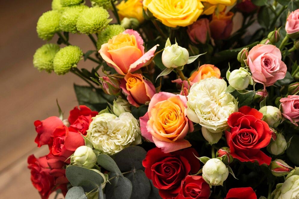 What Do Roses Mean? The Emotional Language Of 5 Roses Explained – The ...